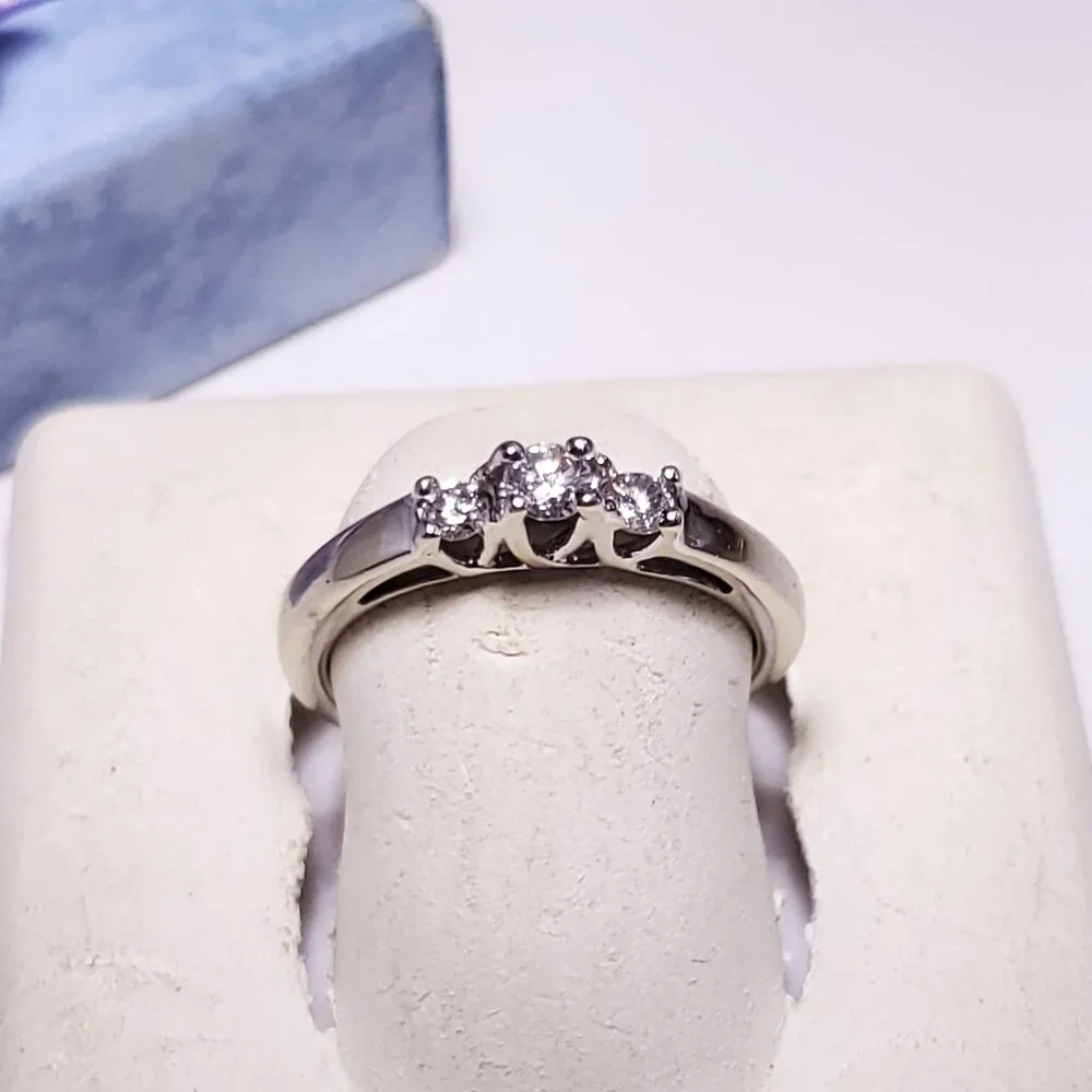 Estate .25ctw Natural Diamond Past Present Future 14Kt WG Anniversary Ring#20850 - Picture 1 of 6